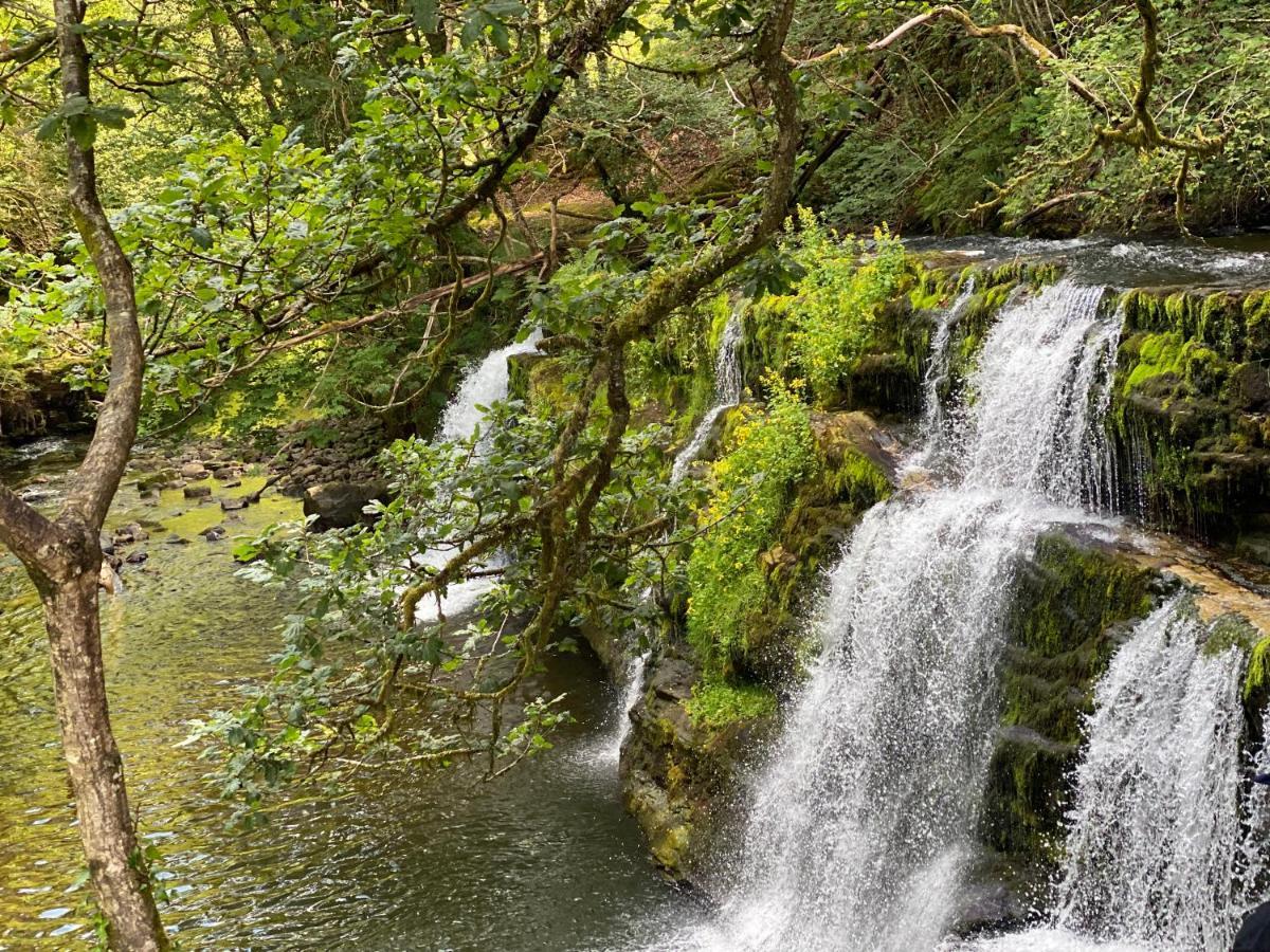 The Cwtch, Log Fire, Sleeps 6, Nr Zip World, Brecon And Bike Park Wales Aberdare Exterior foto