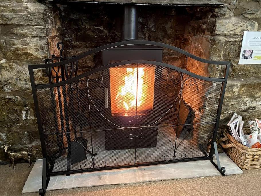 The Cwtch, Log Fire, Sleeps 6, Nr Zip World, Brecon And Bike Park Wales Aberdare Exterior foto
