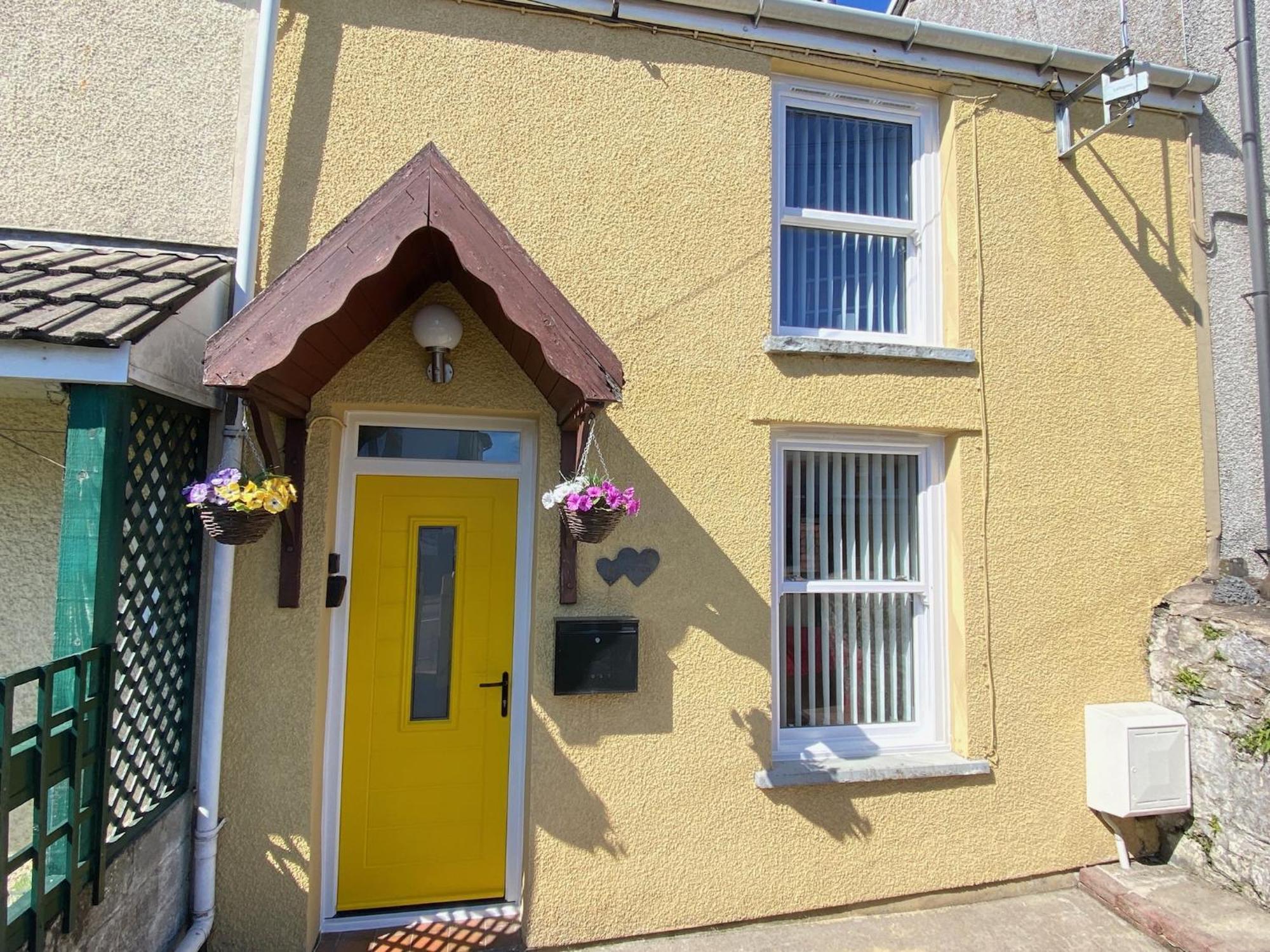 The Cwtch, Log Fire, Sleeps 6, Nr Zip World, Brecon And Bike Park Wales Aberdare Exterior foto