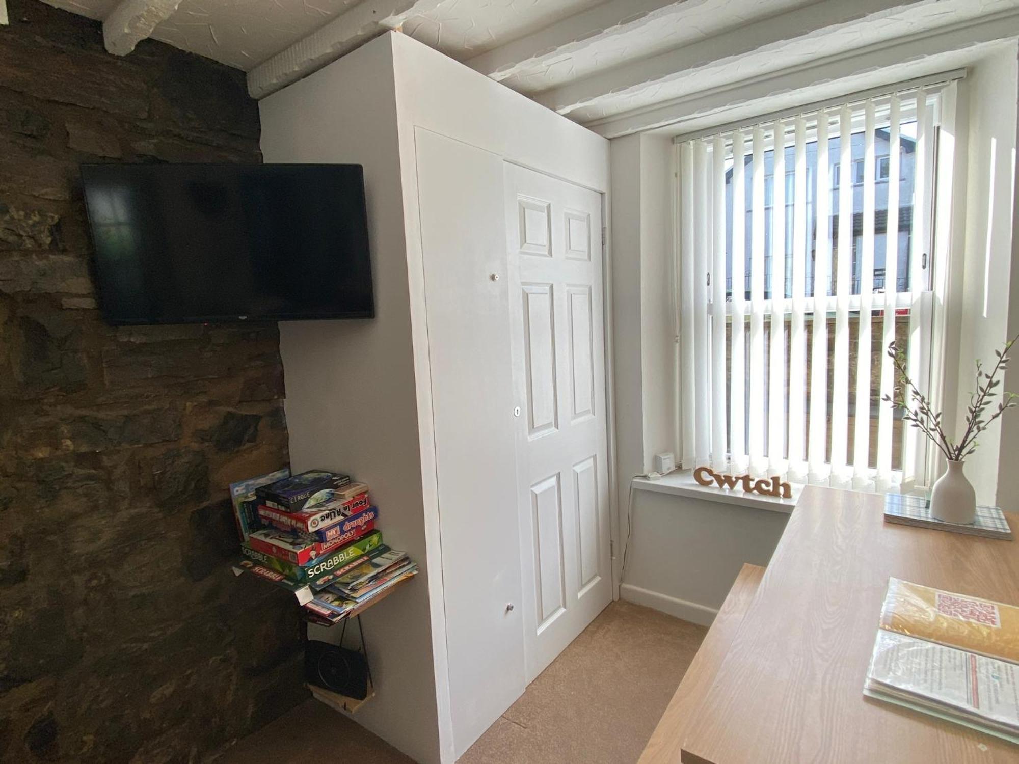 The Cwtch, Log Fire, Sleeps 6, Nr Zip World, Brecon And Bike Park Wales Aberdare Exterior foto