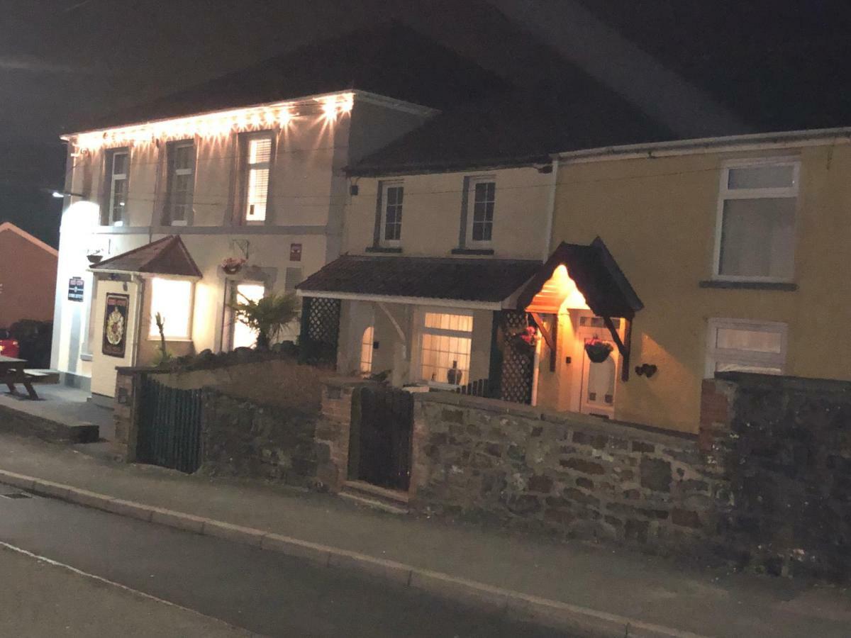 The Cwtch, Log Fire, Sleeps 6, Nr Zip World, Brecon And Bike Park Wales Aberdare Exterior foto